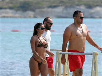 Vida Guerra'nın Çeşme tatili sürüyor