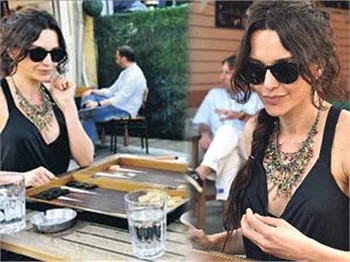Hande Ataizi tavla öğrenmeye çalışıyor!