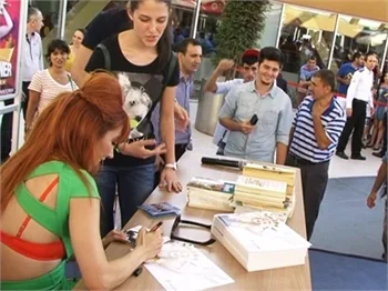 Hande Yener'den duyarlı davranış!