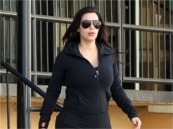 Kim Kardashian canlı yayında yine hayrete düşürdü!
