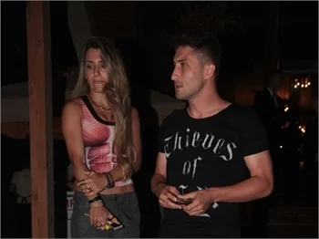 Futbolculara kaçak otomobil operasyonu