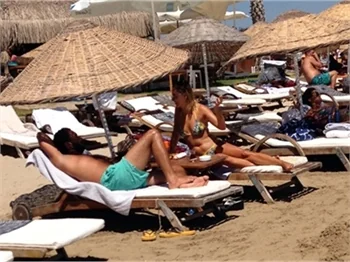 Ece Erken, Bengü'nün eski nişanlısıyla tatilde!