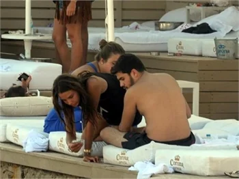 Aslışah Alkoçlar'ın plajda panik anları!
