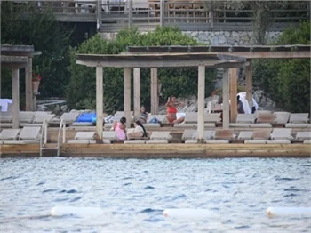 Emina Sandal şezlongta uyuyakalınca oğlunu kaybetti!