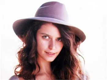 Beren Saat, Hırvatistan'ı aydınlatacak!