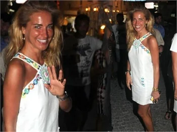 Burcu Esmersoy Çeşme'den vazgeçemiyor!