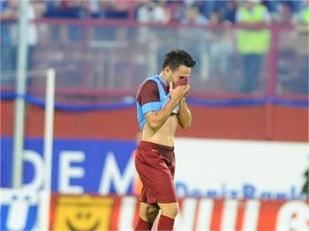 Volkan Şen maçın ortasında gözyaşlarına boğuldu!