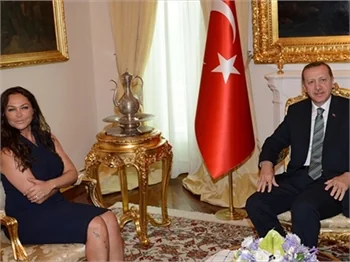 Hülya Avşar'dan Başbakan'a ilginç soru!