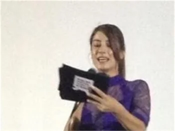Hazal Kaya, İtalyanlar'ı büyüledi!