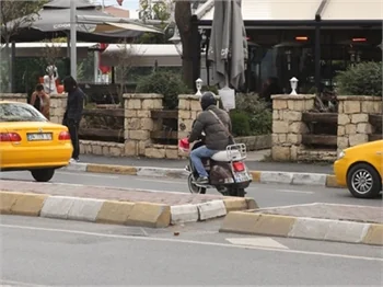 İlker Aksum trafik kurallarını hiçe saydı!