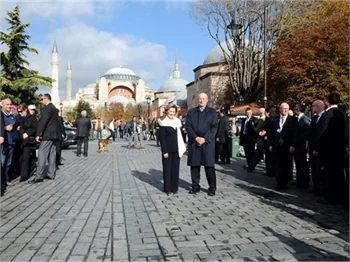 Kral ve Kraliçe Sultanahmet'te