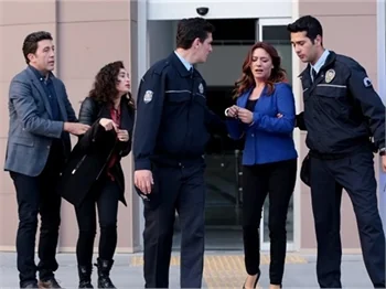 Güneşi Beklerken'de Barış'la Zeynep dudak dudağa!