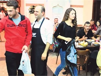 Aras Bulut İynemli, Burcu Özberk'le yakalandı!