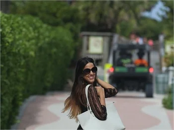 Claudia Romani iç çamaşırıyla Miami sokaklarında!