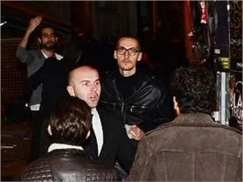 Rüzgar Çetin sokak ortasında kavga etti!