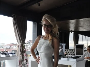 Burcu Esmersoy'dan gelinlik açıklaması!