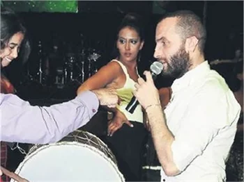 Caner kamptayken birlikte eğlenmişler!