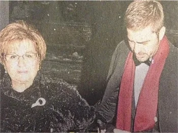 Engin Altan Düzyatan galaya annesiyle geldi!