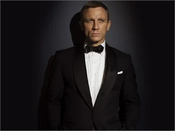James Bond 'iktidarsız bir alkolik'