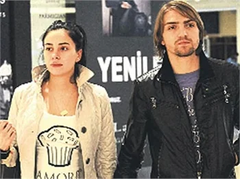 Caner - Asena Erkin hafta sonu Londra’daydılar