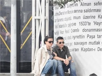Rüzgar Erkoçlar: Fıstık atılan maymunlara döndüm