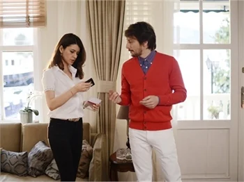 Beren Saat'ten sihirli masaj!