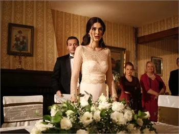 Zoraki gelin Feride!