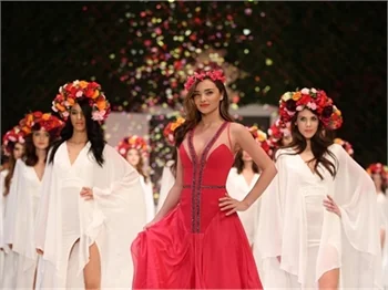 Miranda Kerr, Antalya'da podyuma çıktı!