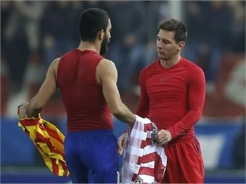 Arda ve Messi formaları değişti