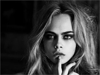 Cara Delevingne'den çekici kareler!