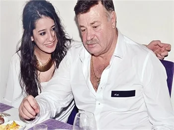 Hülya Gökçam: Sevgilimi giydirmekten zevk alıyorum.