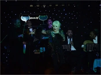 Ajda Pekkan, Günay'da Muazzez Abacı'yı dinledi!