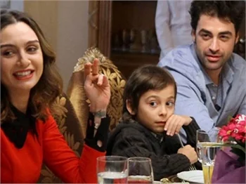 Dizi setinde fenalaştı!
