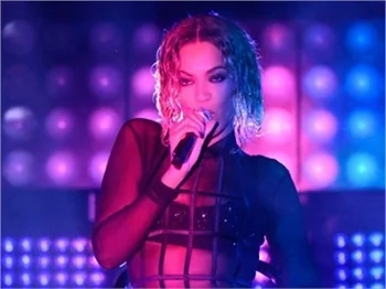 Pink, Katy Perry ve Beyonce'dan sıcak performanslar!