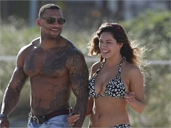 Kelly Brook'un aşktan yana yüzü gülüyor!
