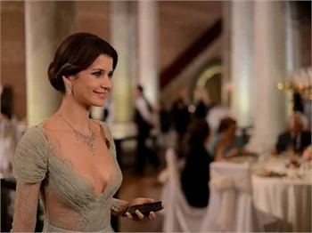 Beren Saat'ten ipucu!