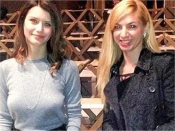 Londra'dan Beren Saat geçti!