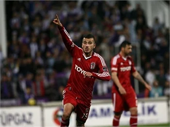Oğuzhan Özyakup trafik kazası geçirdi!