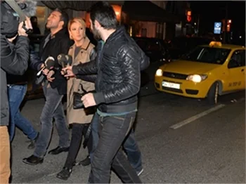 Gülben Ergen trafiği kapattı!