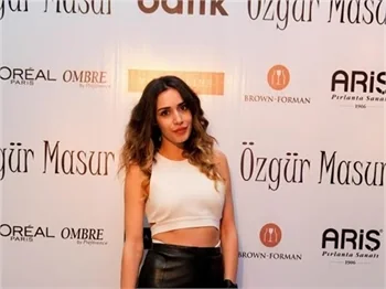 Görkemli Özgür Masur defilesi!