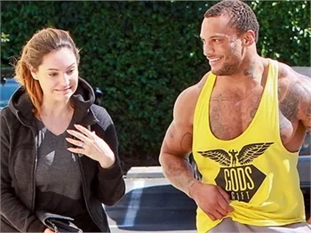 Kelly Brook ve David Mclntosh nişanlandı
