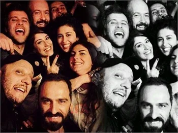 Bu da Hazal Kaya'lı Selfie