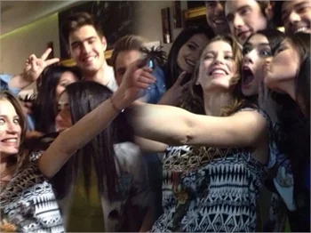 "Medcezir" oyuncuları da modaya uydu!