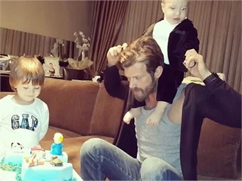 Kıvanç Tatlıtuğ'un çocuk sevgisi!