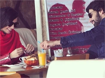 Tuba Büyüküstün ile Engin Akyürek'in kahvaltı keyfi!