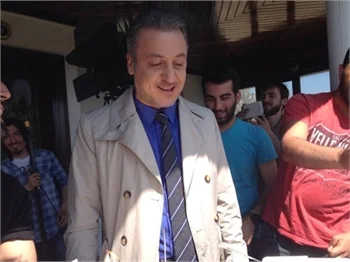 Barış Falay doğum gününü sette kutladı!