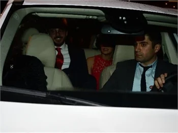 Nehir Erdoğan ve Ahmet Sesigürgil nişanlandı!