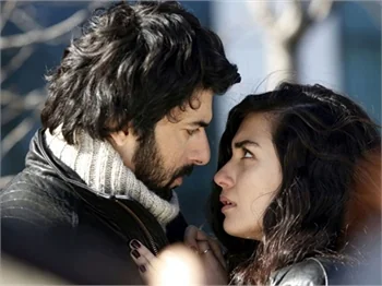 "Kara Para Aşk"ta önemli ipuçları!