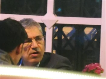 Orhan Pamuk'un masa altı taktiği!