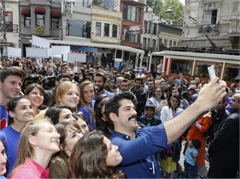 Burak Özçivit'li #selfie!